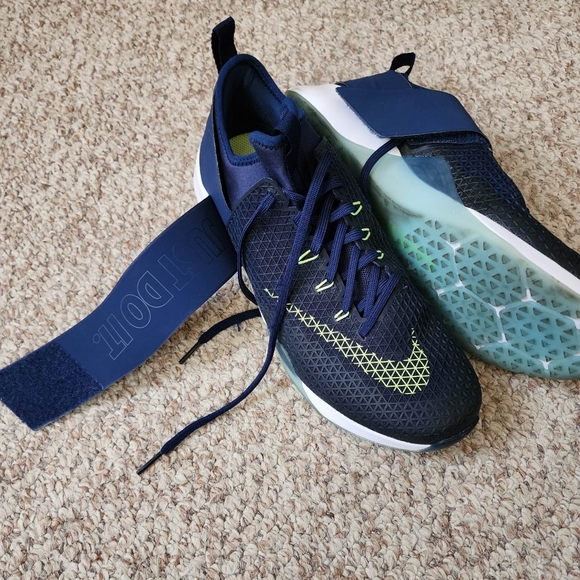 Nike shoes - Picture 2 of 3